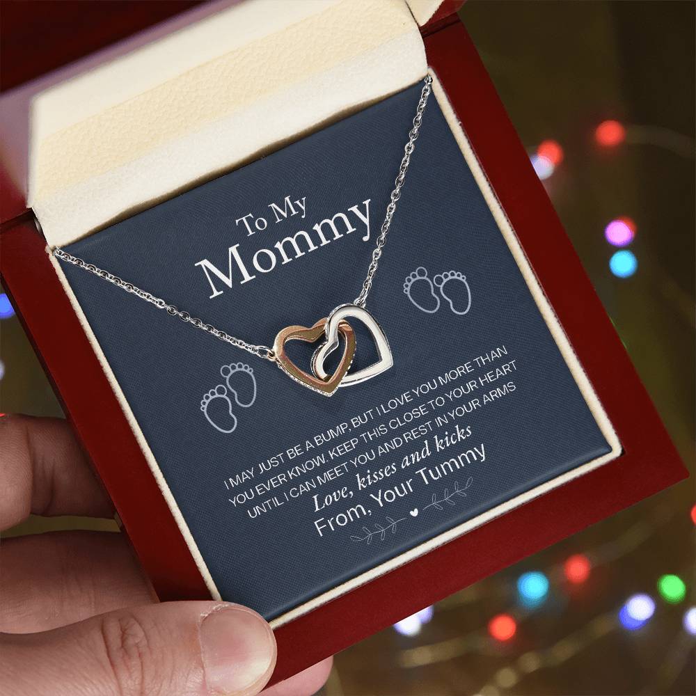 🤍 To My Mommy – Interlocking Hearts Necklace | “Love, Kisses & Kicks from Your Tummy” Baby Bump Gift