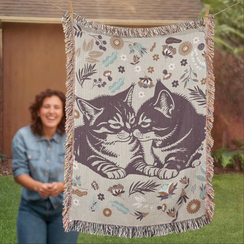 🐾 Snuggling Kitties – Woven Blanket
