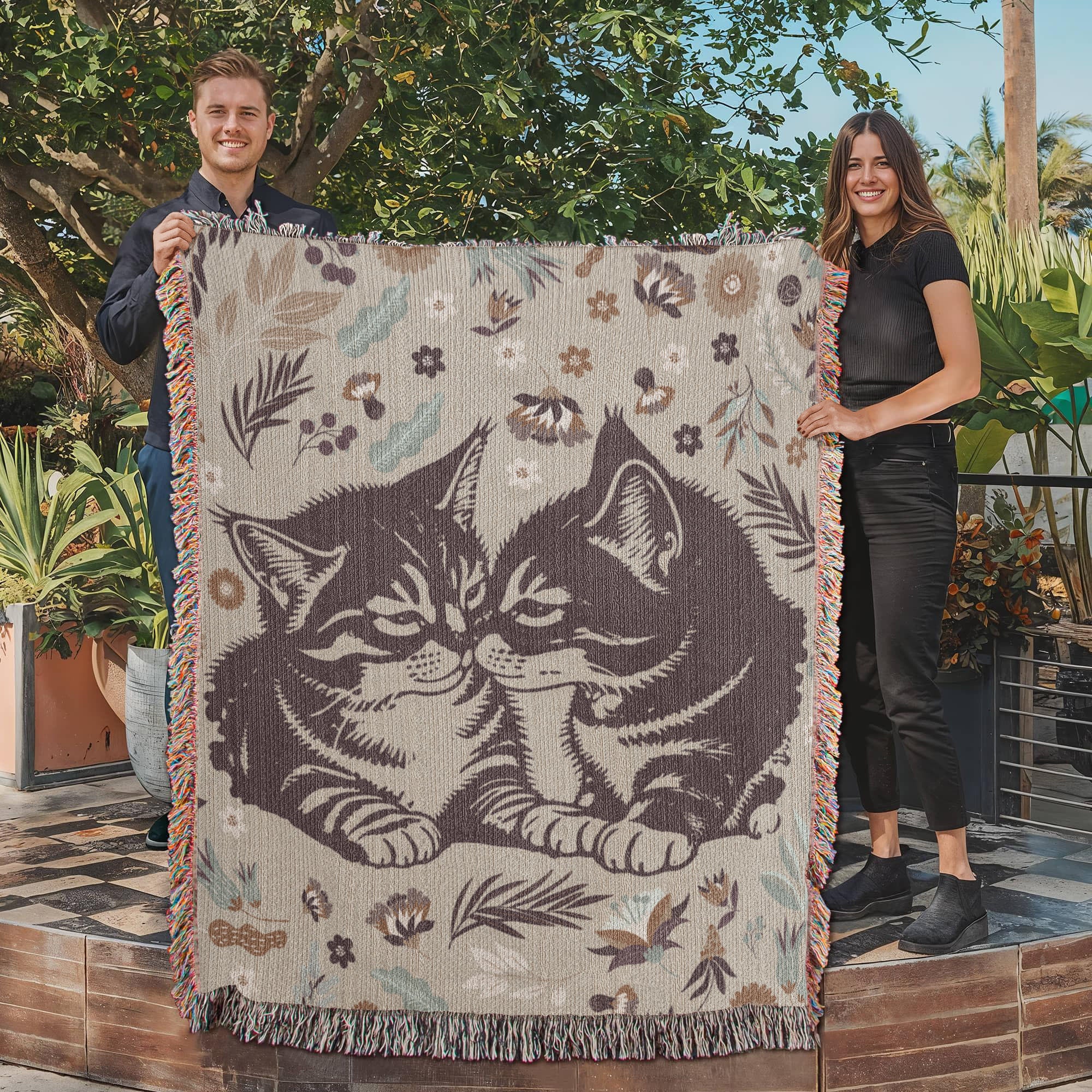 🐾 Snuggling Kitties – Woven Blanket