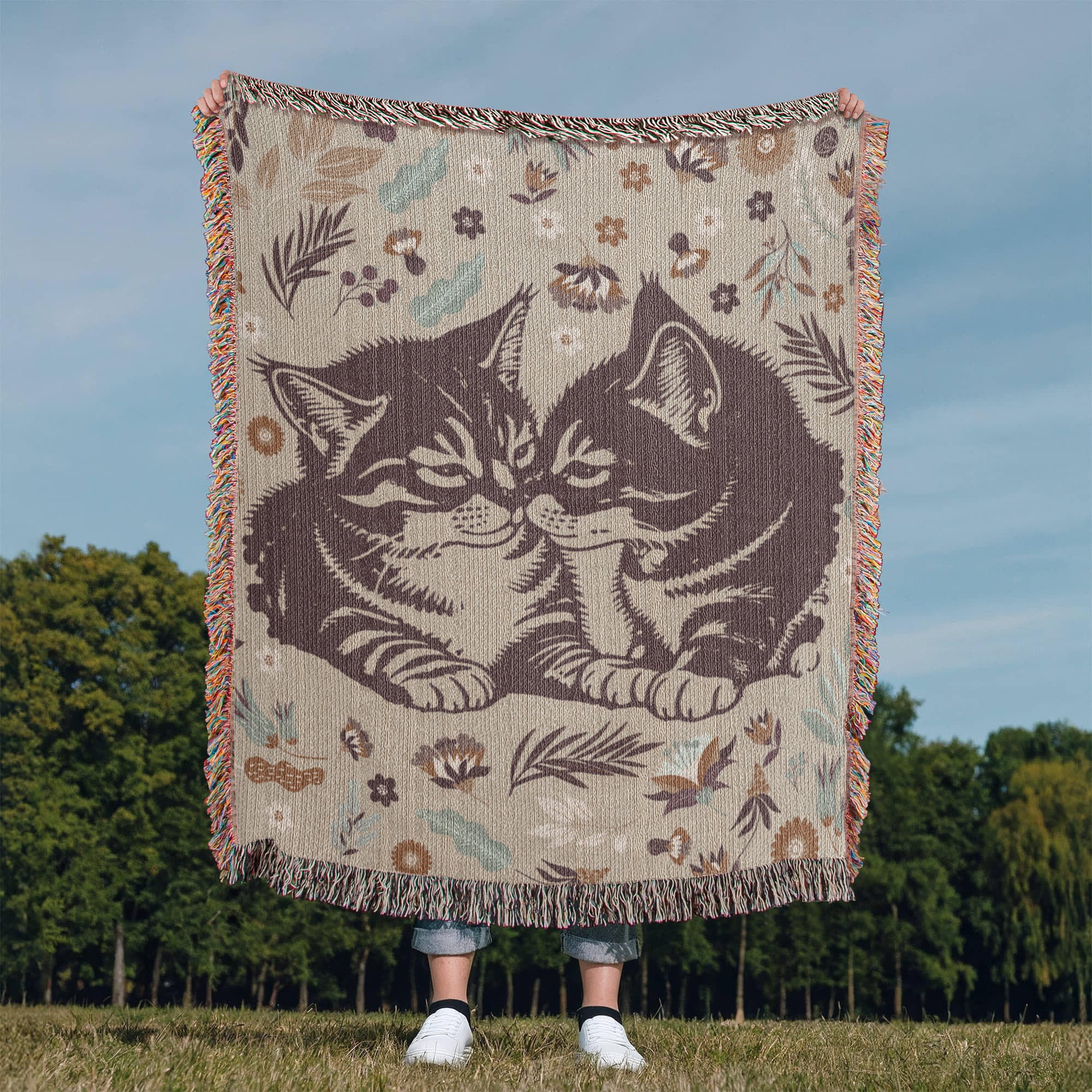 🐾 Snuggling Kitties – Woven Blanket