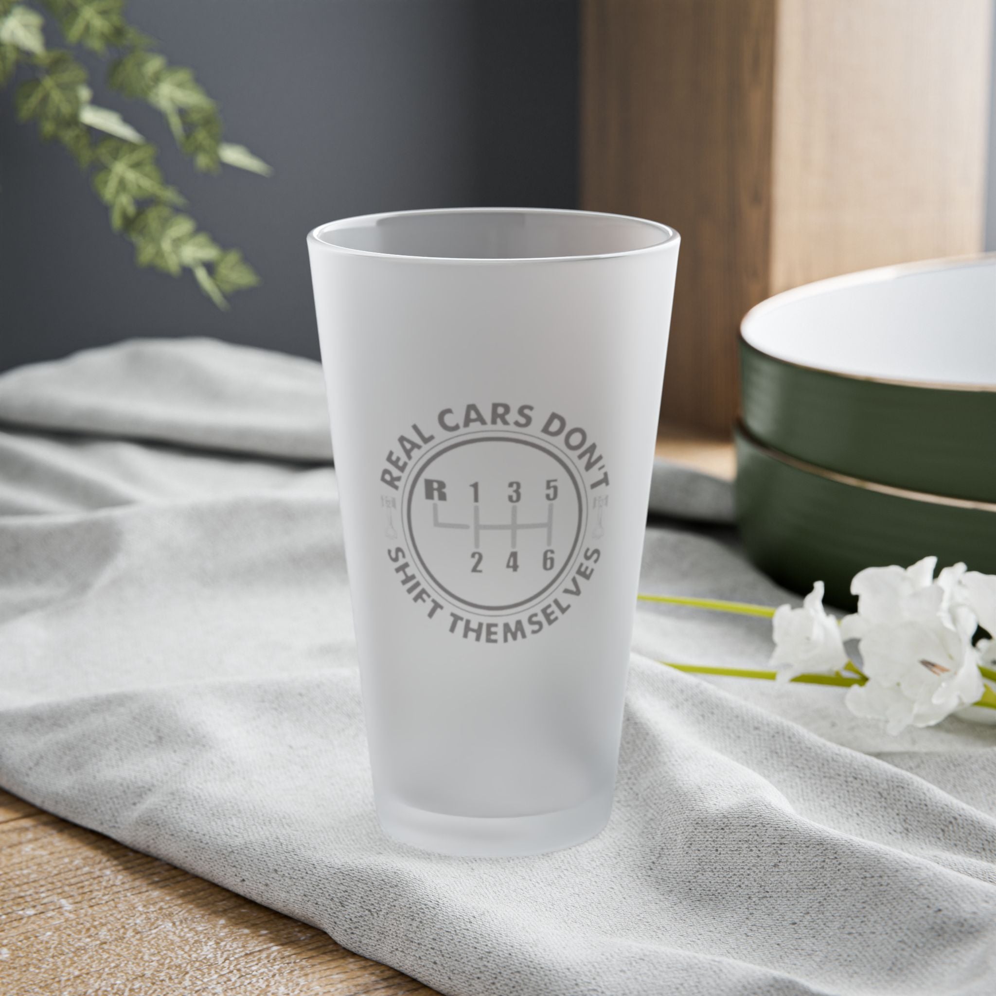 🚗 Frosted Pint Glass – “Real Cars Don’t Shift Themselves” – Manual Gear Gift for Car Lovers & Dads (16oz)